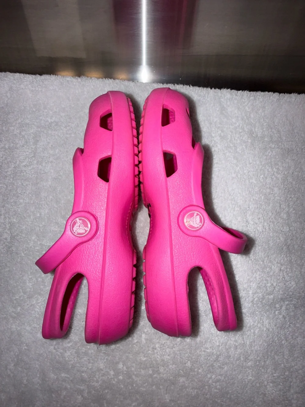 CROCS vibrant pink